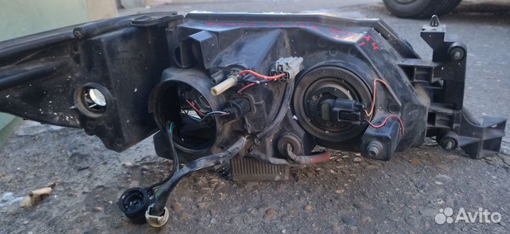 Nissan Presage фары