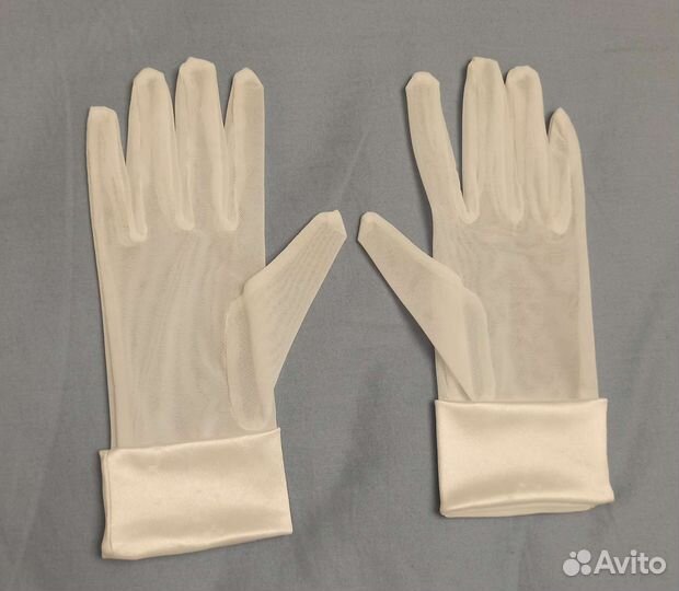 Перчатки белые свадебные короткие