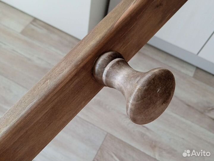 Вешалка с крючками настенная