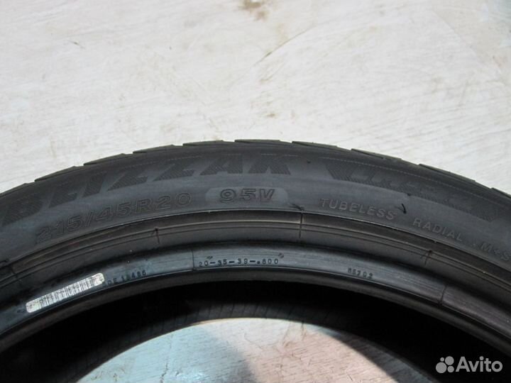 Bridgestone Blizzak LM-32 215/45 R20