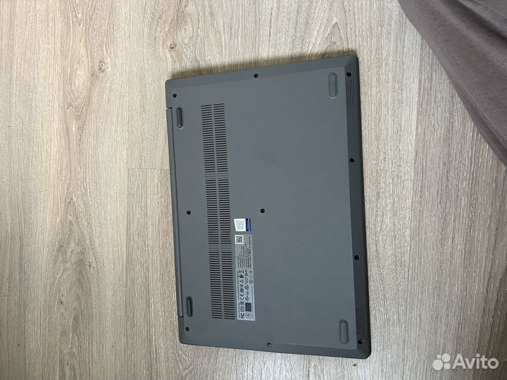 Lenovo R7 3700U 8GB 256ssd m2