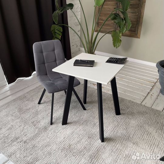 Письменный стол Ник 60*60 см. Черные ножки