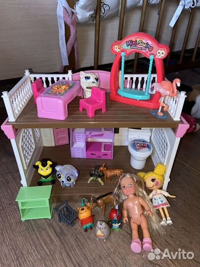 Домик для кукол с мелкими игрушками