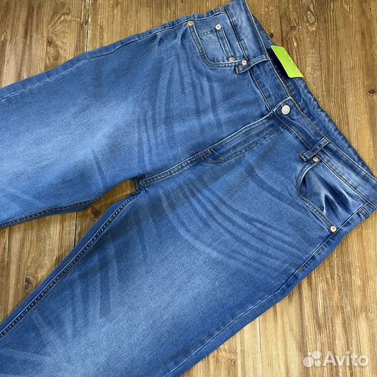 Джинсы Levi's