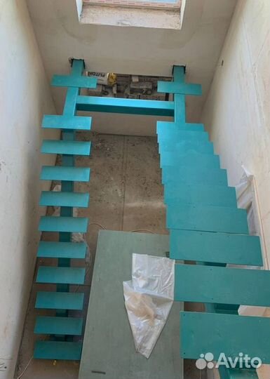 Г-образная лестница