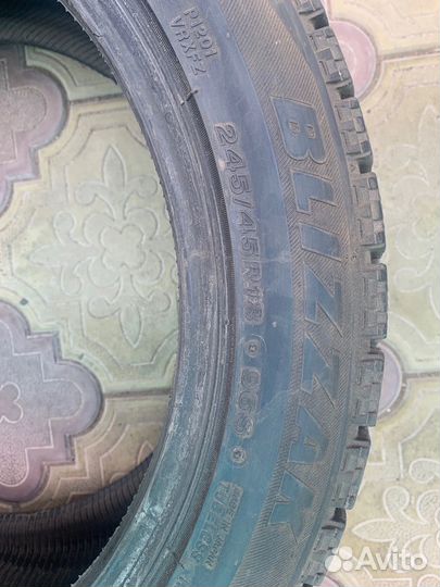 Bridgestone Blizzak VRX 245/45 R18