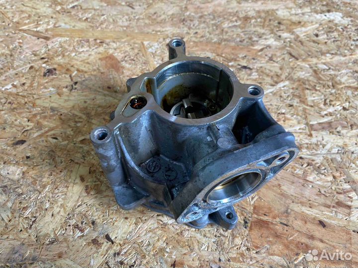 Насос вакуумный Audi A4B8 (8K 2008-2015) 06K 145 1