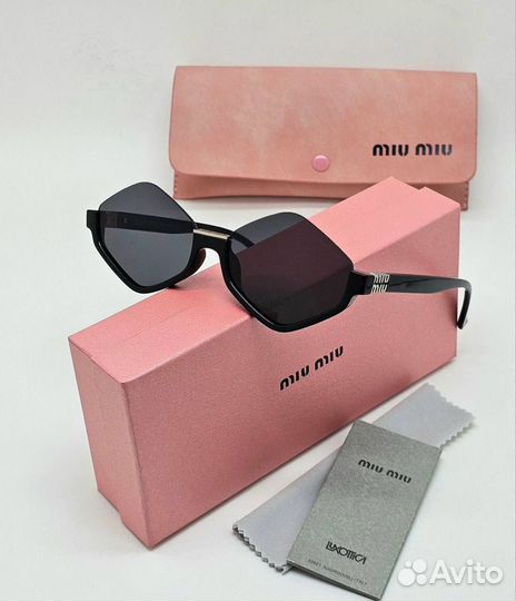 Солнцезащитные очки женские Miu Miu