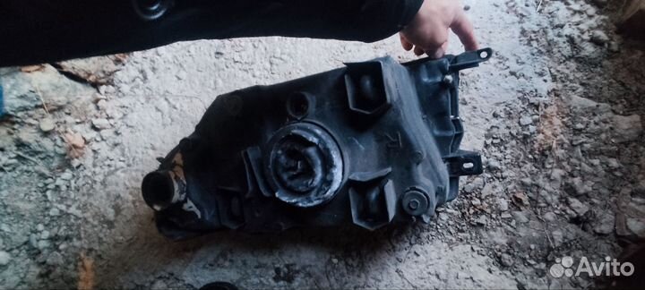 Правая фара Mitsubishi pajero IO 1998