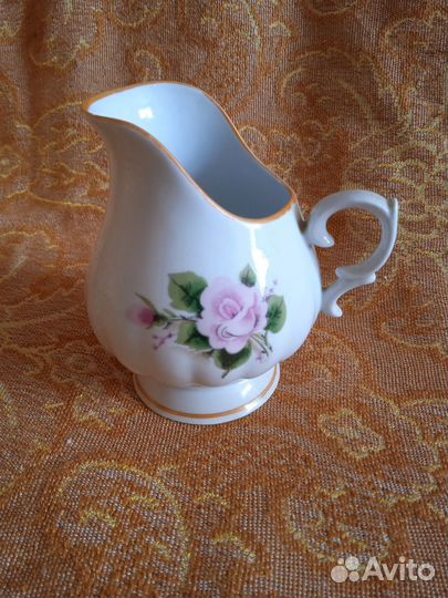 Статуэтка фарфоровая