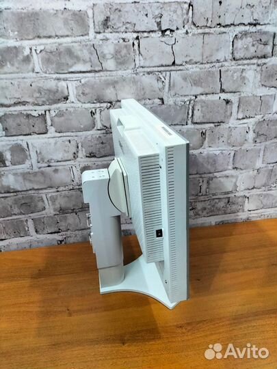 Монитор NEC 21 диагональ