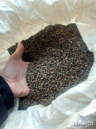 Жмых на корм скоту