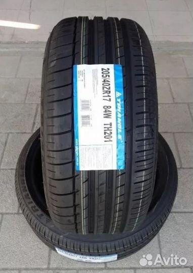 Triangle Sports TH201 215/45 R18