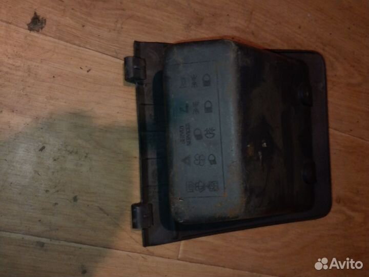 Крышка блока предохранителей Фиат пунто 1