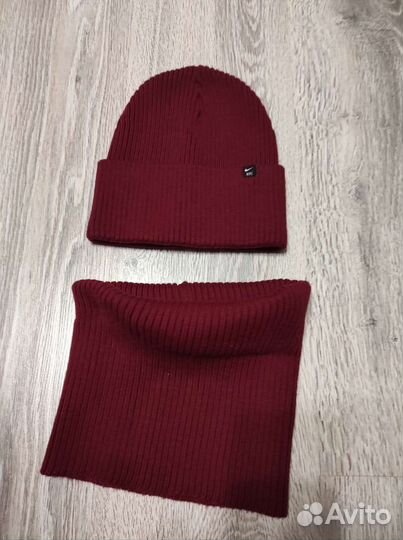 Женская шапка и шарф комлект