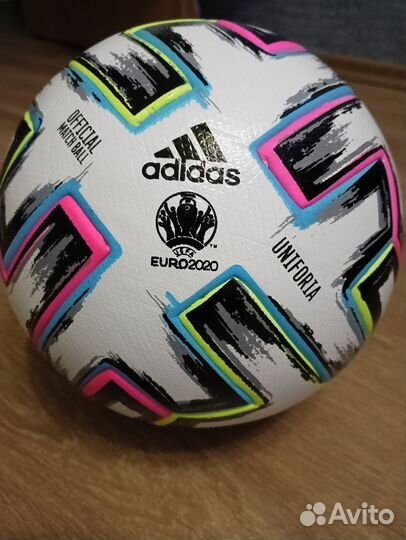 Футбольный мяч adidas euro 2020