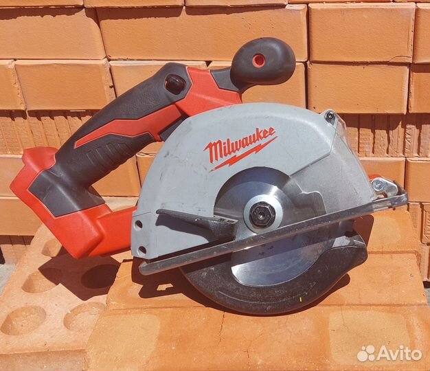 Дисковая отрезная пила по металлу Milwaukee 2682