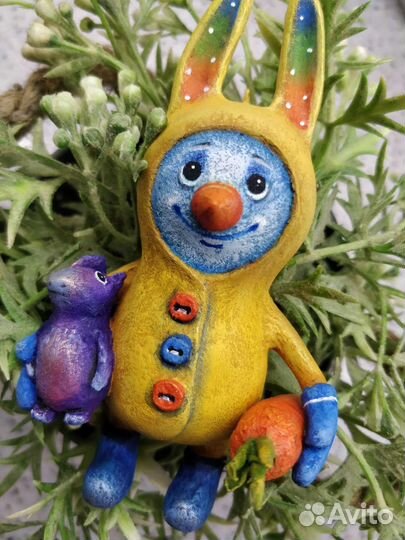 Снеговик в костюме зайчика елочная игрушка