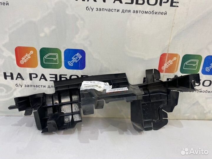 Дефлектор радиатора правый Toyota Camry XV70