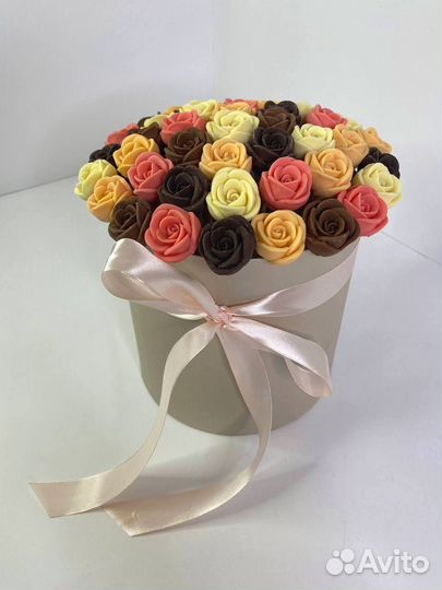 Шоколадные Розы - 51 шт в Шляпной Коробке