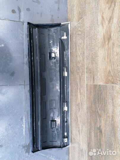 Накладка на дверь лев. зад. Volkswagen Touareg NF