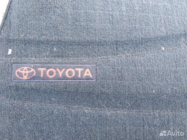 Универсальные коврики Тойота