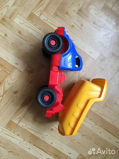 Игрушка самосвал