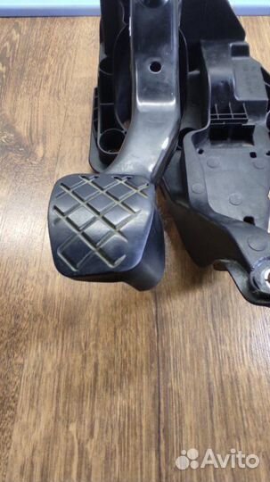 Педаль тормоза Skoda Rapid лифтбек 1.6 2015