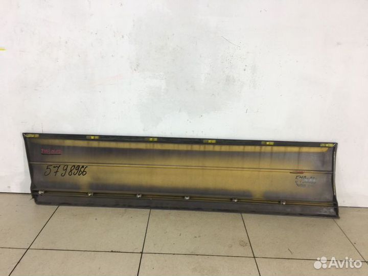 Накладка двери передней правой