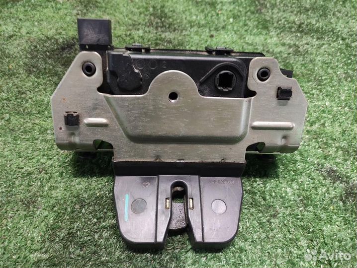 Замок крышки багажника Opel astra H 2010