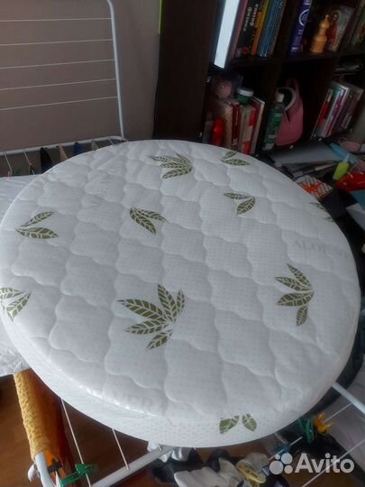 Матрас на круглую кроватку для малыша