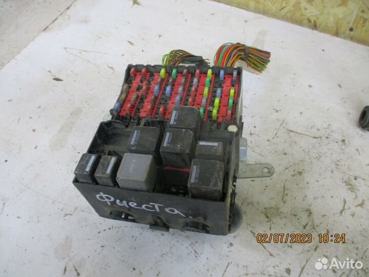Блок предохранителей подкапотный Форд Фиеста мк5