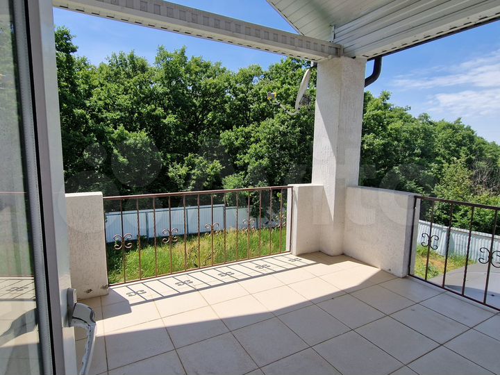 Дом 197,8 м² на участке 8 сот.