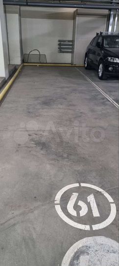 Машиноместо, > 30 м²