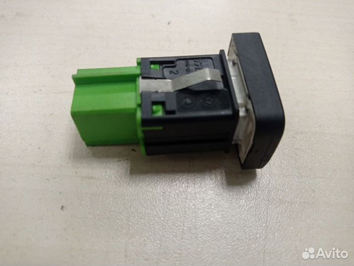 Кнопка обогрева сидений правая Volkswagen Polo