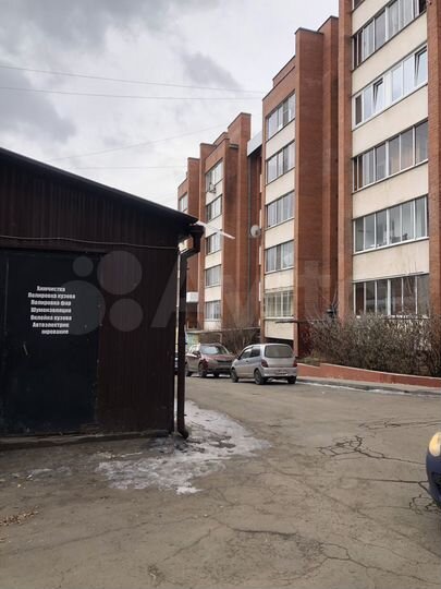 Машиноместо, > 30 м²