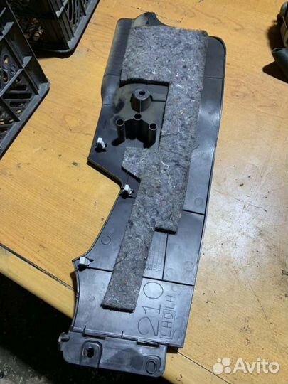 Накладка консоли передняя левая Mitsubishi Lancer