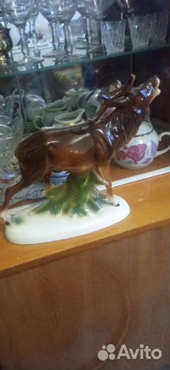 Статуэтка олень