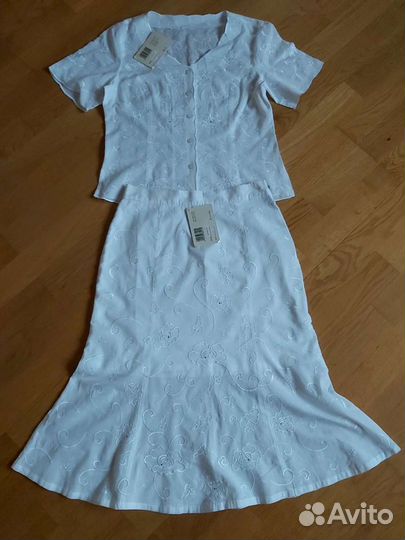 Костюм батистовый вышитый белый р.М и L