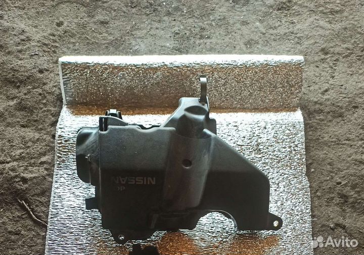 Крышка двигателя Ниссан кашкай 1.5