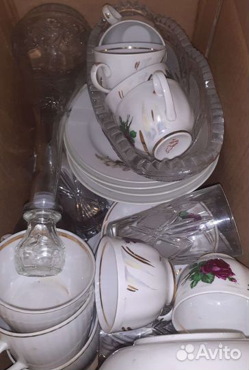 Стаканы бокалы чашки блюца тарелки графин салатник