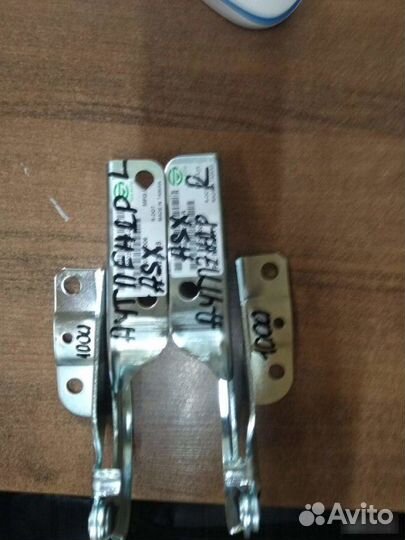 Петля капота Mitsubishi Outlander 2007-2012