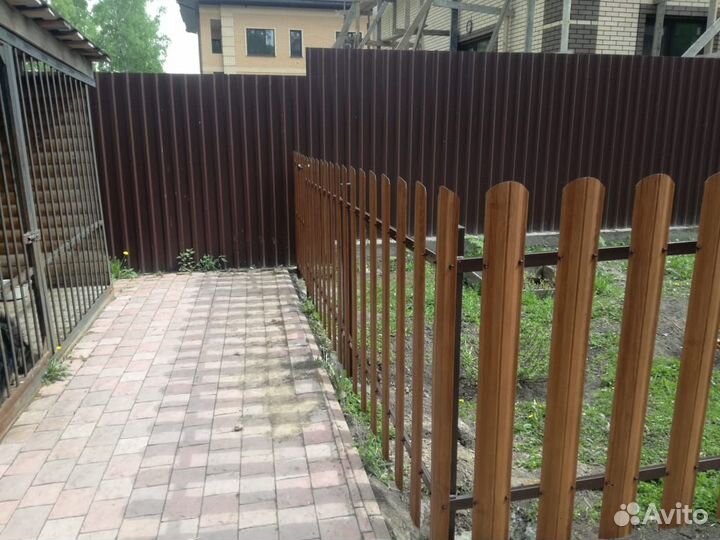 Забор из евроштакетника