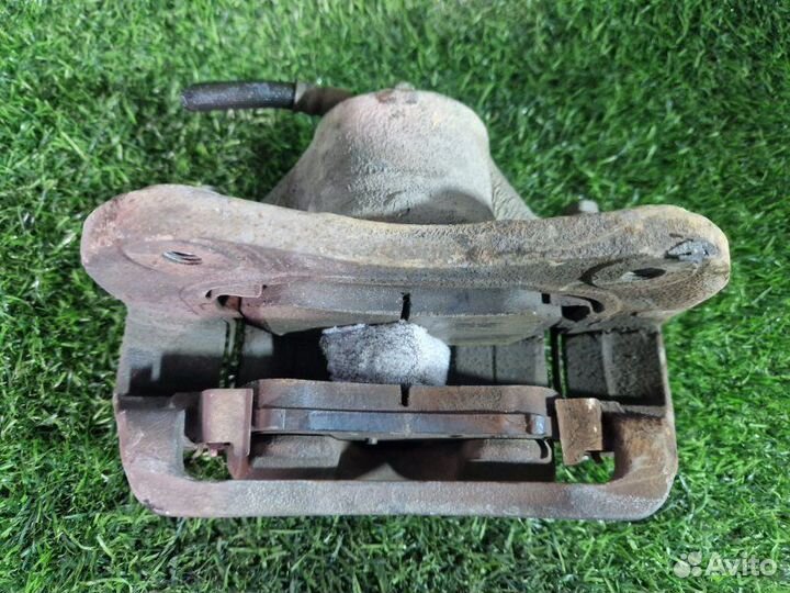 Суппорт передний левый Hyundai Tucson JM D4EA 2008