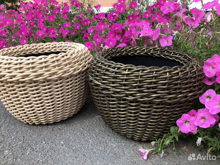 Кашпо из искусственного ротанга