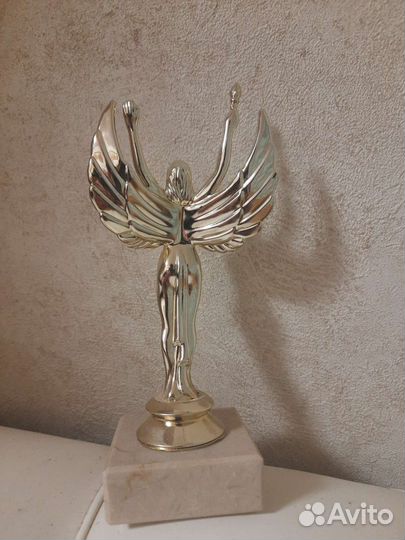 Статуэтка, награда, кубок