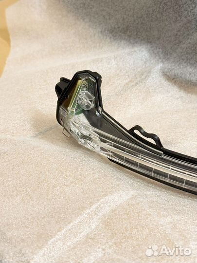 Поворотник для Audi A4 B9 (б/у)