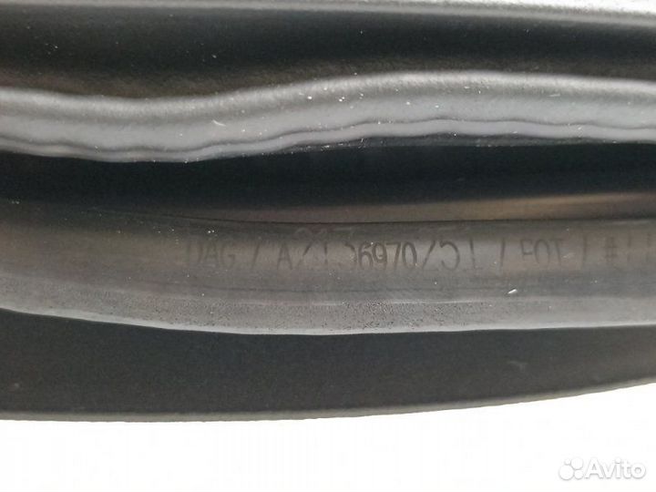 Уплотнитель двери задний Mercedes-Benz E-Class