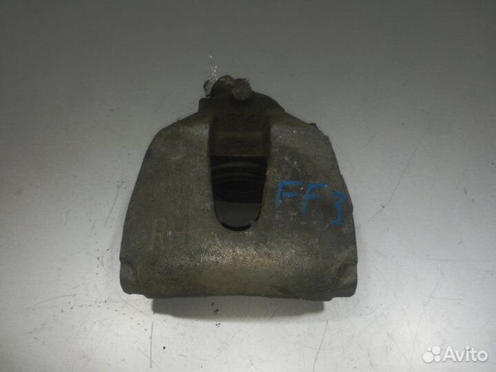 Суппорт передний передний правый Ford Focus 3