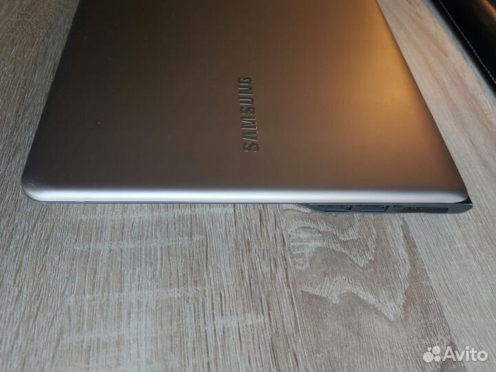 Samsung ультрабук i5, SSD, до 12Gb опер-км, легкий